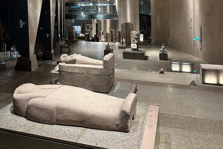 Sarcófagos en el Gran Museo Egipcio