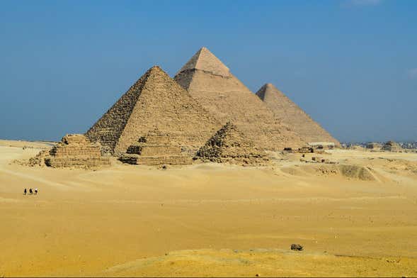 Excursión a las pirámides de Giza y el Museo Egipcio de El Cairo en avión