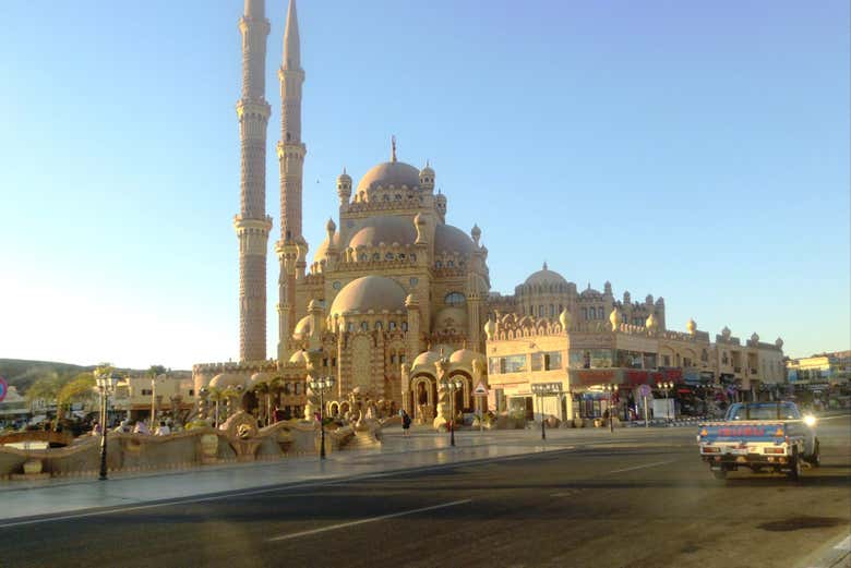 La impresionante mezquita de Al-Sahaba